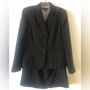 Collections by le Suit women’s black jacket and skirt suit